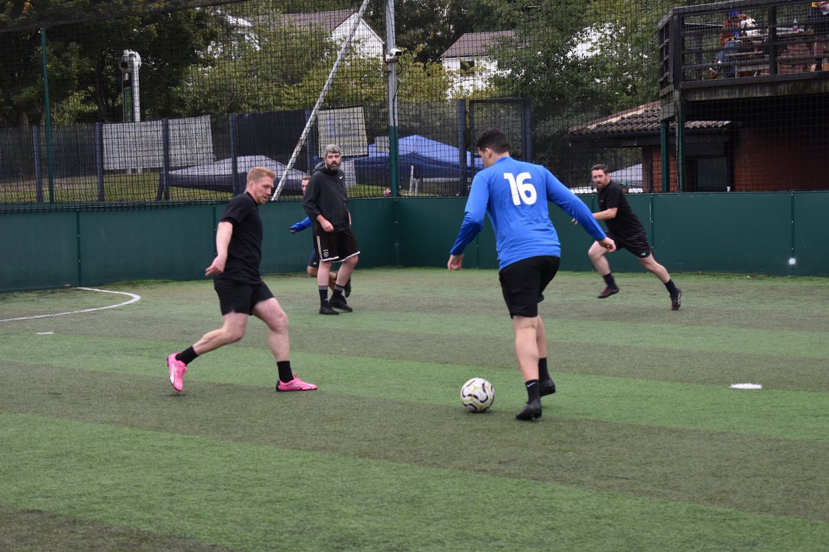 HeadStart tweet media