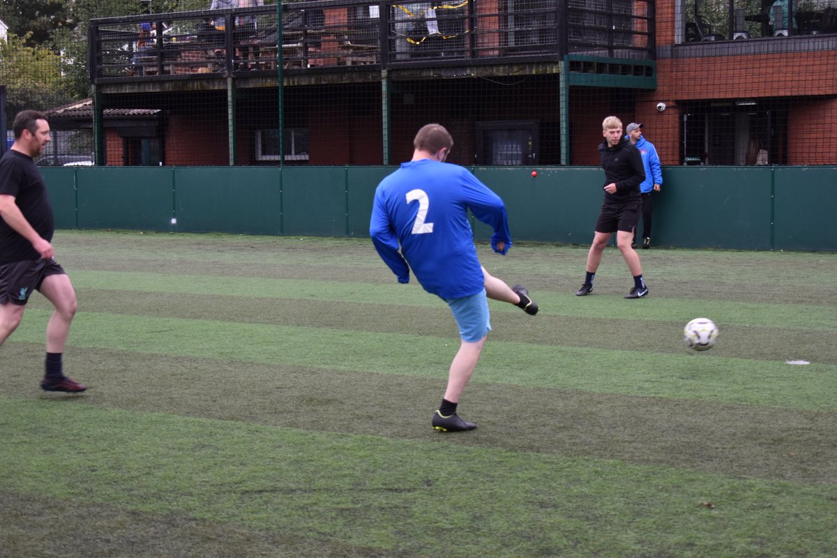 HeadStart tweet media