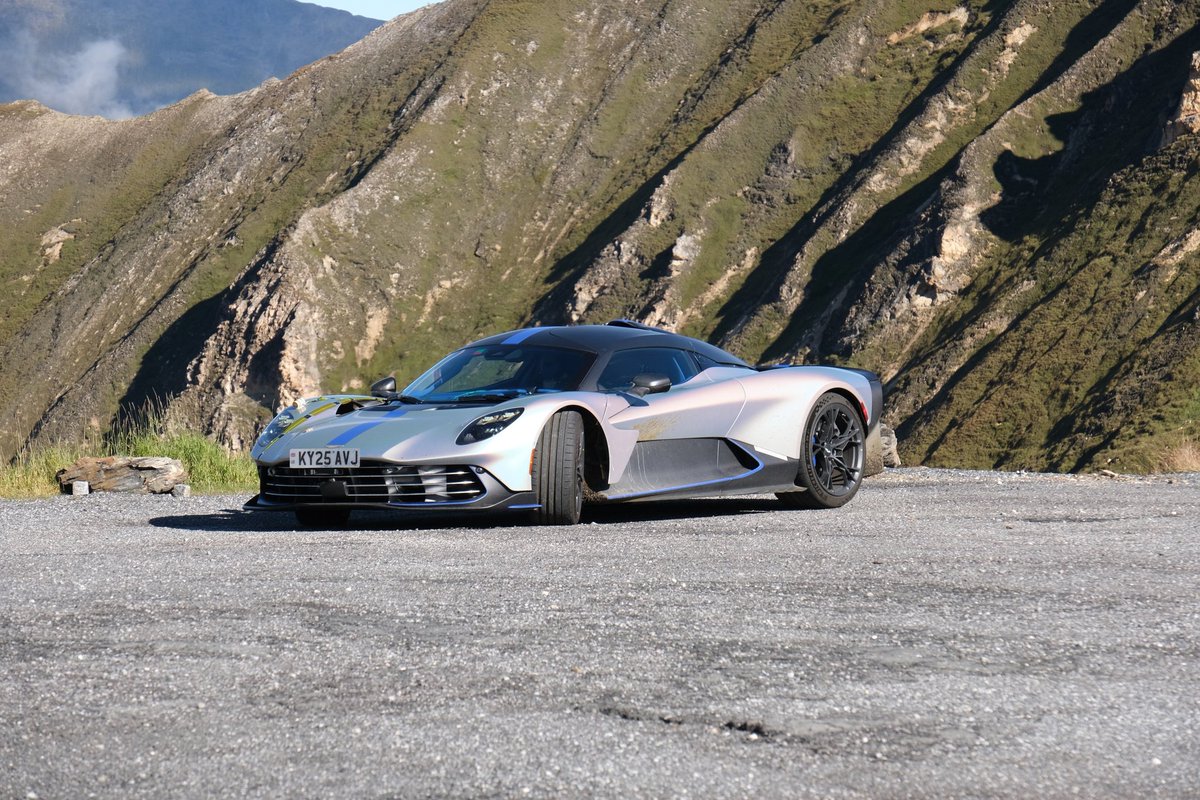 mb1598's tweet photo. @v8oholic It seemed to be with some other AMG prototype and test stuff when I was there last Thursday too. Although on that day it didn't even have a rear plate, so I would hazard a guess that the white one is a makeshift plate. https://t.co/EOenYA0xkD