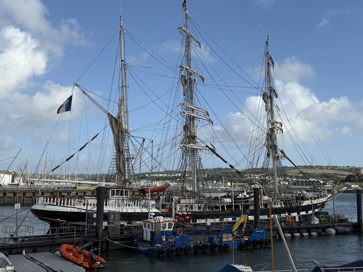 Busy day afloat for the Pilots and marine team battling adverse weather conditions. 6 commercial moves, one of which is French Tall ship Belem on the Barbican Landing Stage. We wish the passengers a pleasant stay in <a href="/britainsocean/">Britain's Ocean City</a>  #cattewater #plymouth 🇫🇷