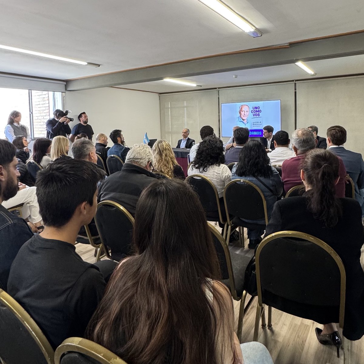No venimos de la política de siempre. Venimos de la calle, del club, de la fábrica, del aula. Hoy presentamos una alternativa nueva, con propuestas reales para Córdoba.

Somos #UnoComoVos y estamos listos para escuchar y representar. Construir y transformar. ¡VAMOS!