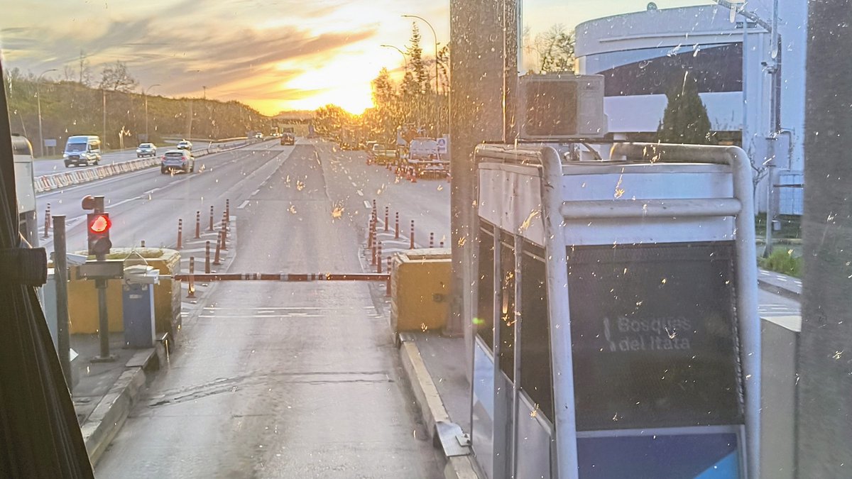 19:33 h | #BOSQUESDELITATA #RUTA152 Se registra tránsito normal por ambos sentidos en Peaje Troncal Agua Amarilla de La Ruta 152 (Autopista "Bosques del Itata")