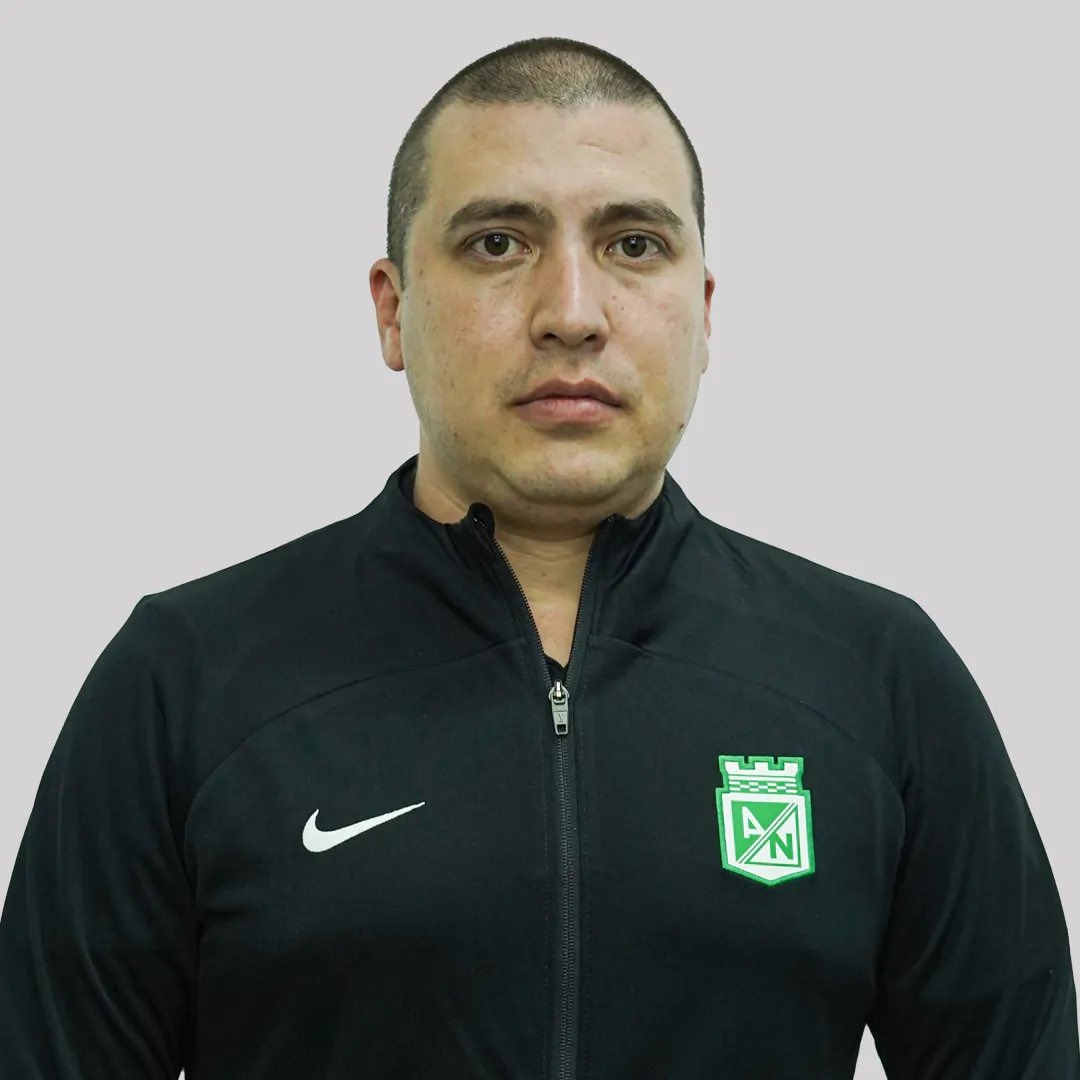 SoldaVerde13's tweet photo. Este man nos dio la alegría más grande después del tricampeonato https://t.co/KgtTdGa45S