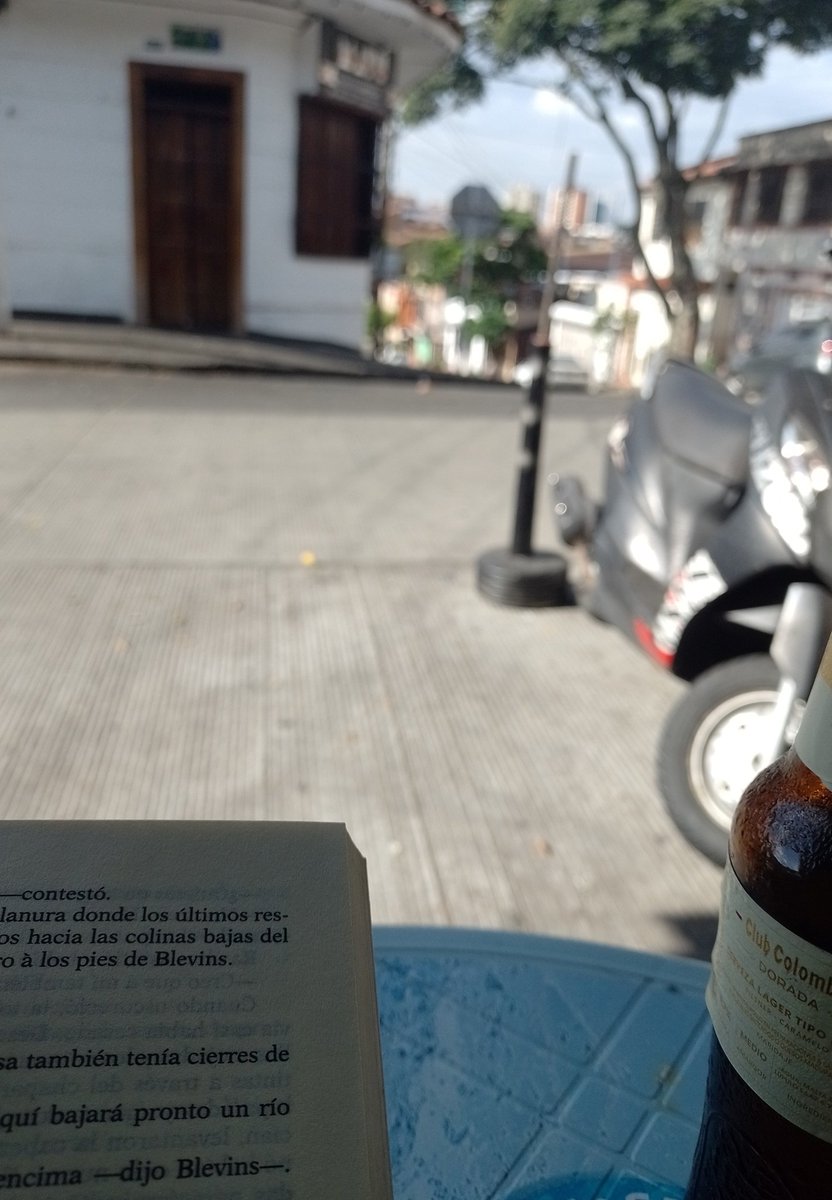 LibelulaH30's tweet photo. Cuánta vida desperdiciada en planes, ¿Para qué? Si la vida misma toma las decisiones como le va resultado el día, como caprichosa cuando el frío le cala o el calor le cuece, o, será que, justo es así como debemos llevarla, sin planes https://t.co/xJQDOdwRLk