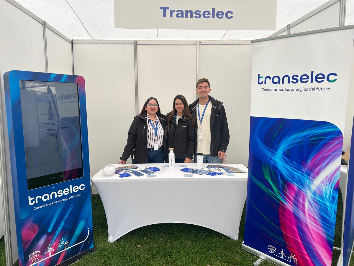 Transelec's tweet image. 🎓Estuvimos en la Feria Laboral Interdisciplinar CS-FEUC, compartiendo las oportunidades que #Transelec tiene para ofrecer.

⚡🇨🇱¡Gracias a los estudiantes que se acercaron al stand para conocer cómo formar parte del futuro energético de Chile!