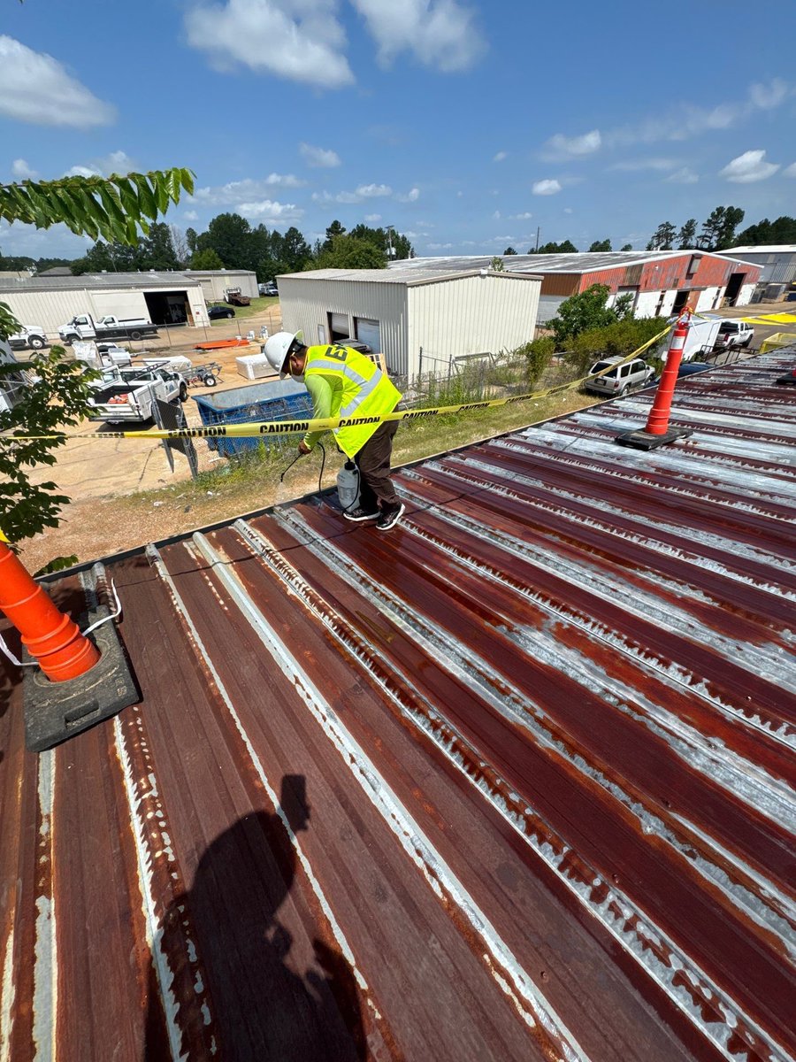 ToppsProducts's tweet image. Every #roof is unique. Our System 1000/1000E restores &amp;amp; protects #metalroofs without costly replacement—proven, sustainable &amp;amp; trusted to extend roof life for years. 

Explore our full range of E-Systems here: flipsnack.com/995CDB77C6F/to… ⚒️ 

#toppsproducts #roofing #crrc #roofers