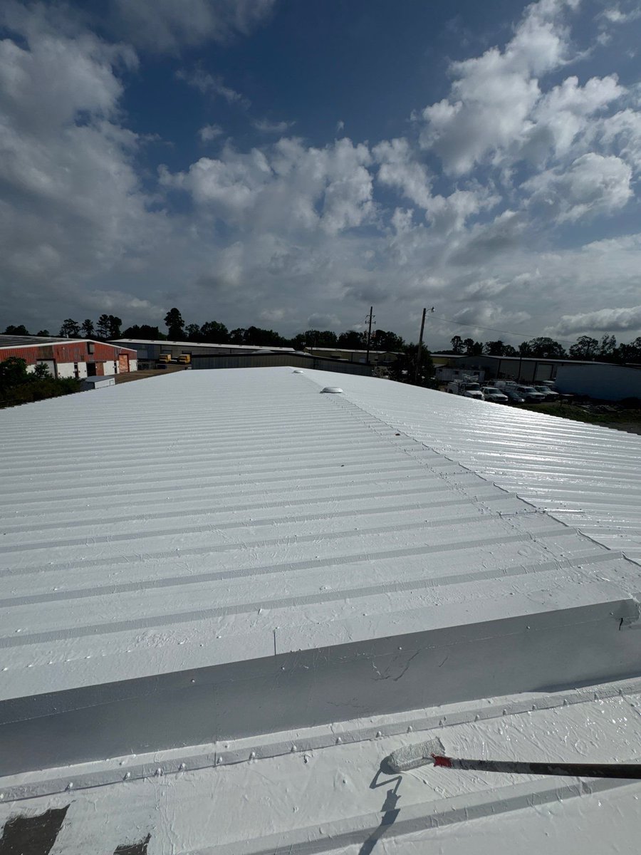 ToppsProducts's tweet image. Every #roof is unique. Our System 1000/1000E restores &amp;amp; protects #metalroofs without costly replacement—proven, sustainable &amp;amp; trusted to extend roof life for years. 

Explore our full range of E-Systems here: flipsnack.com/995CDB77C6F/to… ⚒️ 

#toppsproducts #roofing #crrc #roofers