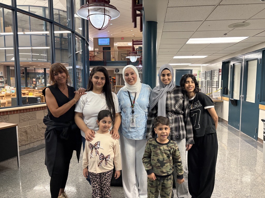 WelcomeSchools's tweet image. Thank you to all the wonderful newcomer and ELL families who joined us for the Newcomer Networking Night at Guildford Park Secondary!
It was a fantastic evening filled with connection, learning, and community spirit.
#SurreySchools #sd36learn #surreybc #welcomecentre