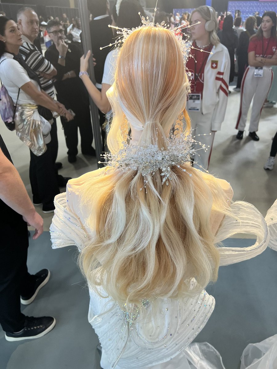 PivotPointIntl's tweet image. Team Switzerland coming through with the elegance at #omcHairWorld 🕊️💎🤍 #PivotPoint #LearnForward