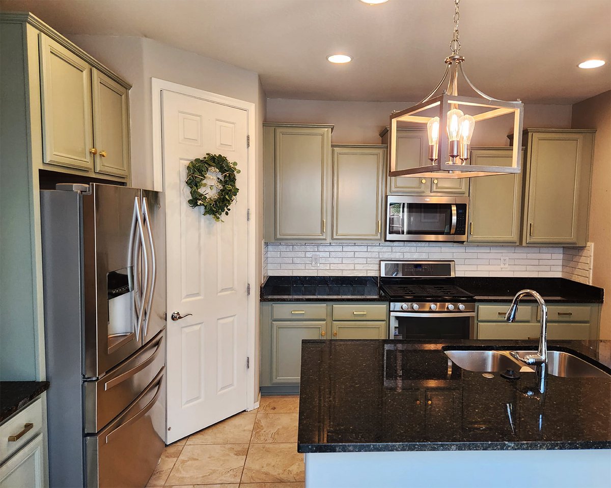 AZPaintingCo's tweet photo. Clean &amp; Green! 🏡 

Sherwin-Williams Paints:
Evergreen Fog (SW 9130) https://t.co/fP1KjjfOjd