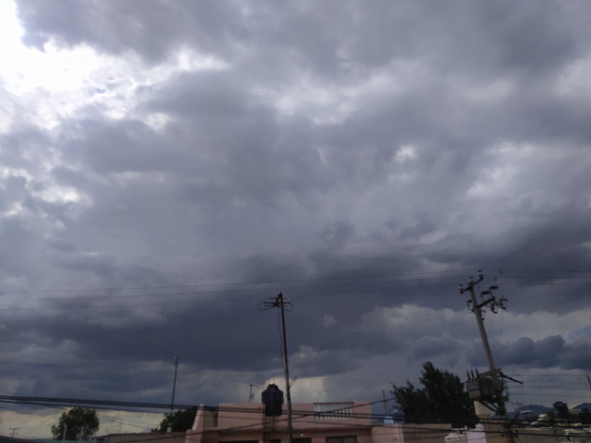 Emilia_C0rtes1's tweet photo. Nimbostratus (Ns) y Cúmulos (Cu) 
Con 8/8 (cielo cubierto) 
Ecatepec, Edomex Hora: 16:00 https://t.co/VEHxe1lZZx