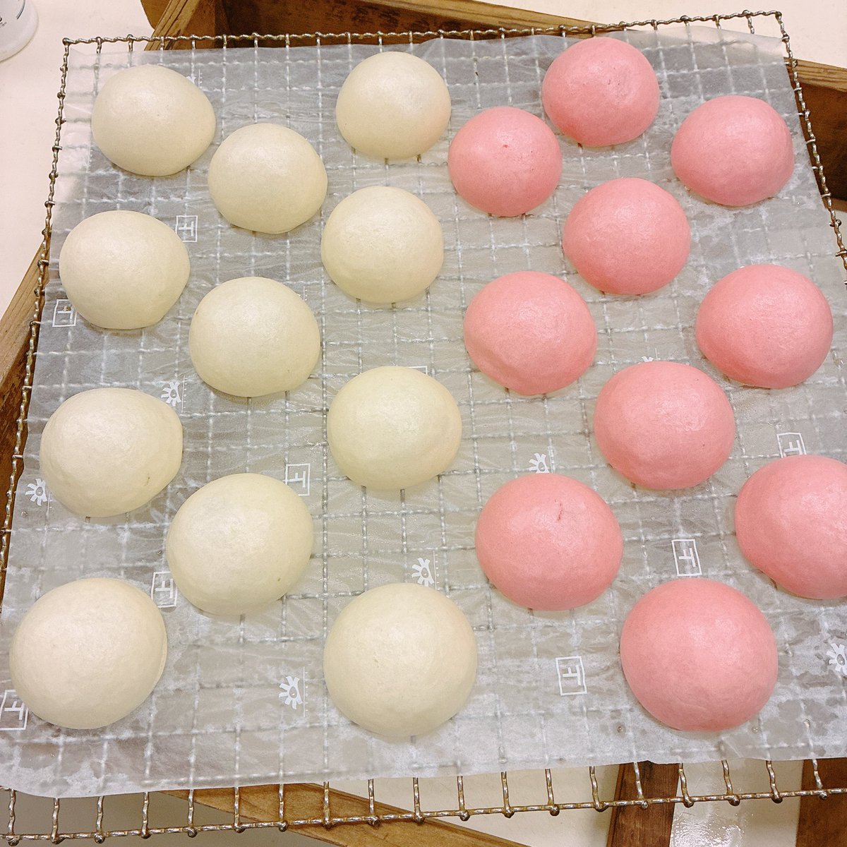 kami_kishindo's tweet photo. 敬老の日に、紅白饅頭ご注文頂きました。ありがとうございました✨。

引き続き、【ドーナツ購入】は、「前日までに電話予約のご協力」をお願いします。「○日○時にドーナツ○個予約したい」とお電話下さい。 https://t.co/2upI5SsPbY