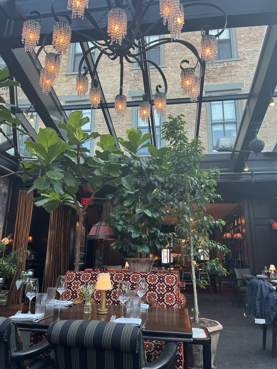 mmdevoe's tweet photo. TFW everyone in the conference peels off for dinner and you’re left alone. So whatever, you take yourself out at the first restaurant you see. Behind the door is….
THIS.
#magic #thanksUniverse #notNYC #happy #pause https://t.co/fSsnLVE4iF