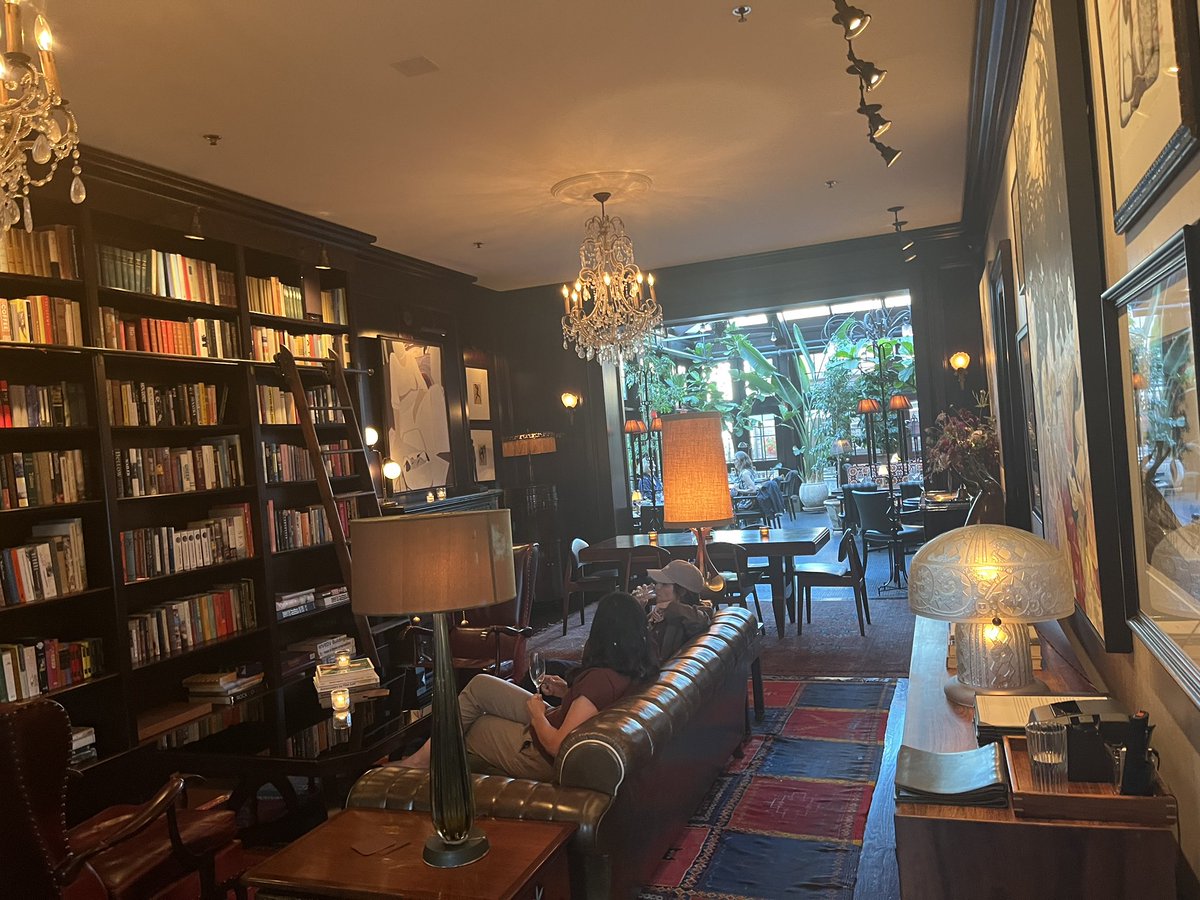 mmdevoe's tweet photo. TFW everyone in the conference peels off for dinner and you’re left alone. So whatever, you take yourself out at the first restaurant you see. Behind the door is….
THIS.
#magic #thanksUniverse #notNYC #happy #pause https://t.co/fSsnLVE4iF