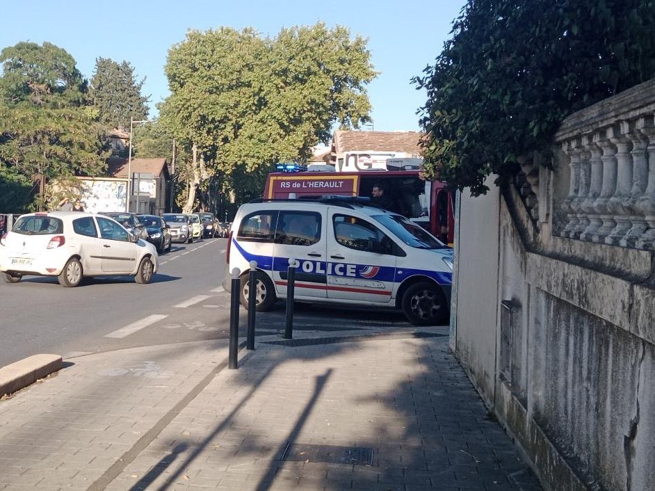 Ou là la ! <a href="/MDelafosse/">Michaël Delafosse - Maire de Montpellier</a>  pas sûr que les  petits 👶de l’ecole Isaac -Scholl  apprécient le spectacle des accidents 💥dès le lundi …
Laissez-les s’habituer à la pollution à hauteur d’enfant !! 💨👶 
<a href="/infoccitanie/">InfOccitanie</a> <a href="/Midilibre/">Midi Libre</a> <a href="/GazettedeMtp/">Gazette Live Montpellier</a> <a href="/myMetropolitain/">MÉTROPOLITAIN</a> <a href="/Prefet34/">Préfète de l'Hérault 🇫🇷</a> <a href="/Mdelafosse_Mtp/">Michaël Delafosse</a>