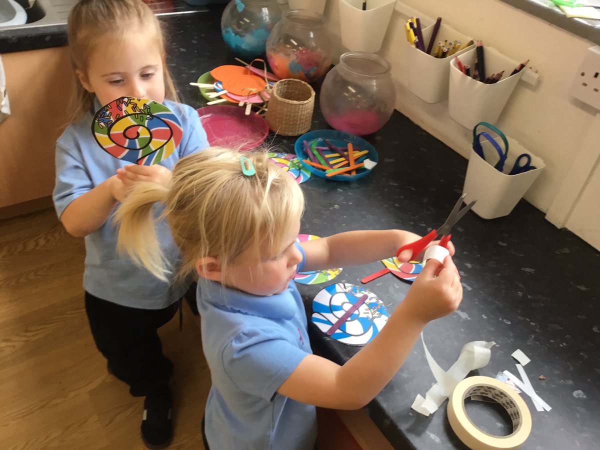 ListerinfN's tweet photo. Nursery had an amazing time celebrating Ronald Dahl Day. https://t.co/015yOEgg1Y
