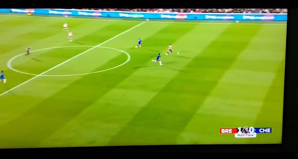 ajidot's tweet photo. @brendana85 @Just_chelseafc For the goal, he was jogging as if he was on a treadmill. https://t.co/4z3lLRU1ci