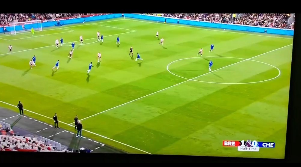ajidot's tweet photo. @brendana85 @Just_chelseafc For the goal, he was jogging as if he was on a treadmill. https://t.co/4z3lLRU1ci