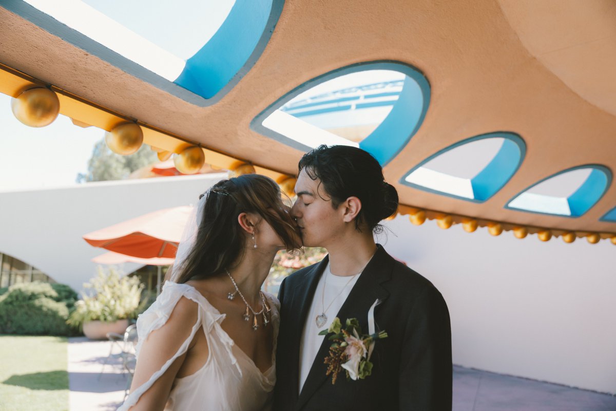 autotunefriends's tweet photo. got married 🙂 https://t.co/nhWVqWOYfV
