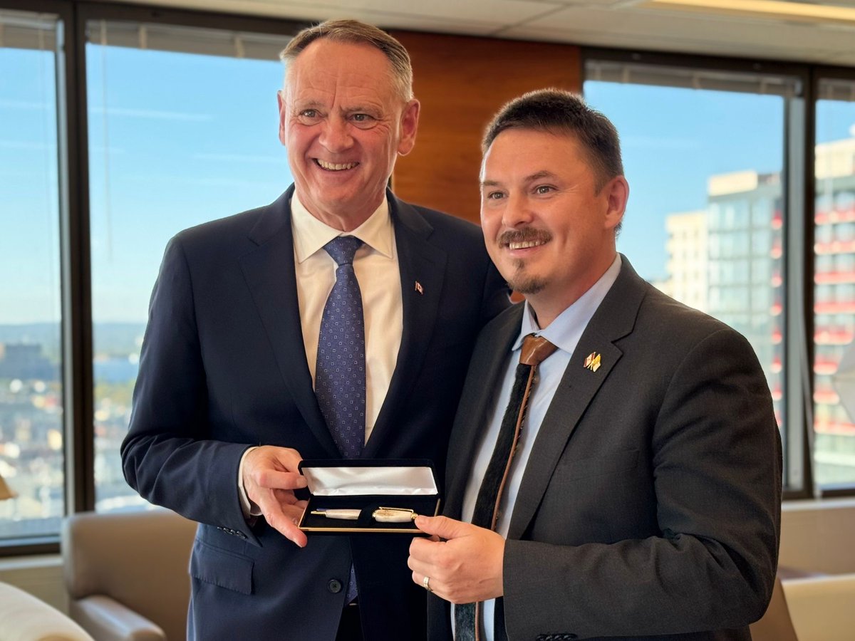 j_akeeagok's tweet photo. Met with Minister of National Defence @DavidMcGuinty to advance Nunavut’s nation-building projects: the Qikiqtarjuaq Deep Sea Port, Iqaluit Hydro, and the Inuit-led Arctic Security Corridor/Grays Bay Port and Road. https://t.co/KVF3vsM6PM