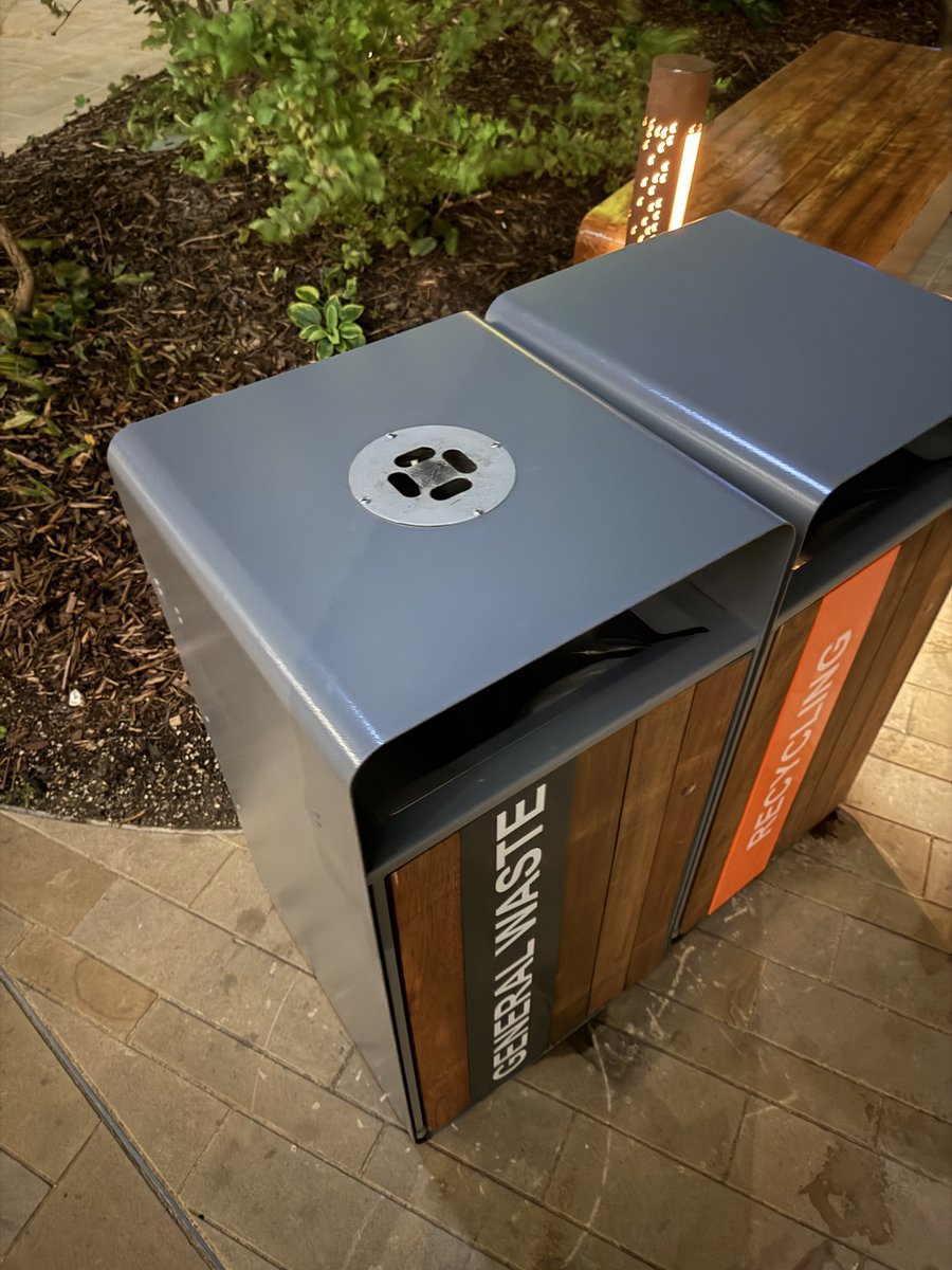 灰皿、綺麗に使っています