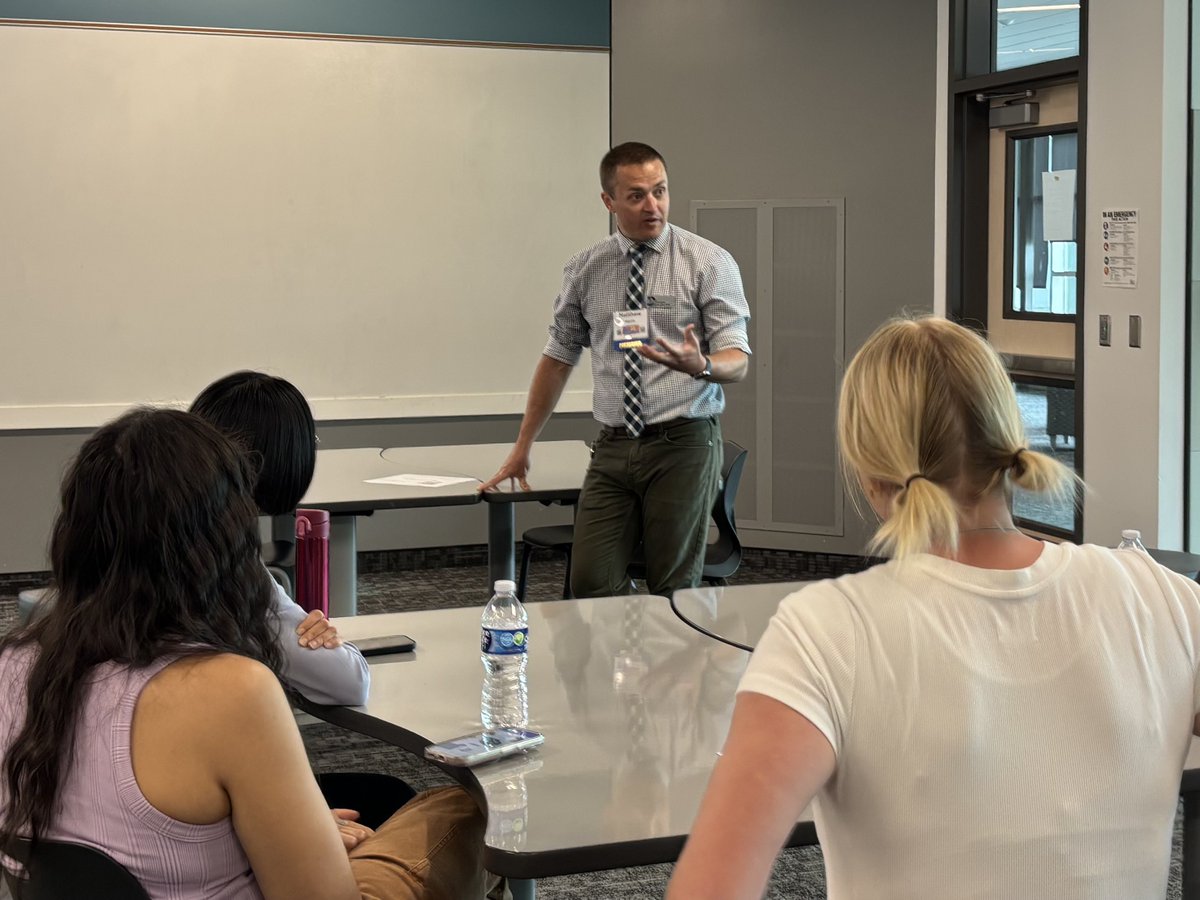 UtahTOY2014's tweet image. New blog by an incredible DSD Teacher Leader Fellow, Matthew Harris. New Teachers, it's worth a read! @Bramblebaer @DavisSchools #TeachInDavis #uted Beginning a School Year open.substack.com/pub/bramblebea…