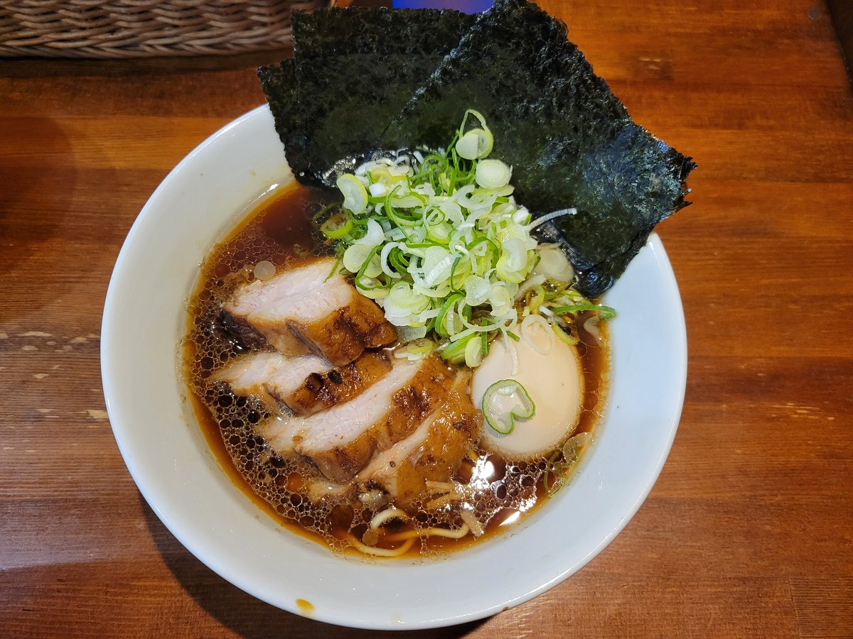 jvn_089's tweet photo. チャーシュー麺
味玉TP　麺かため
🧄にんにく大さじ2を投入
今日はマスクして歩こう。

#ラーメン花屋　#君津　#ラーメン https://t.co/row9lkXztm