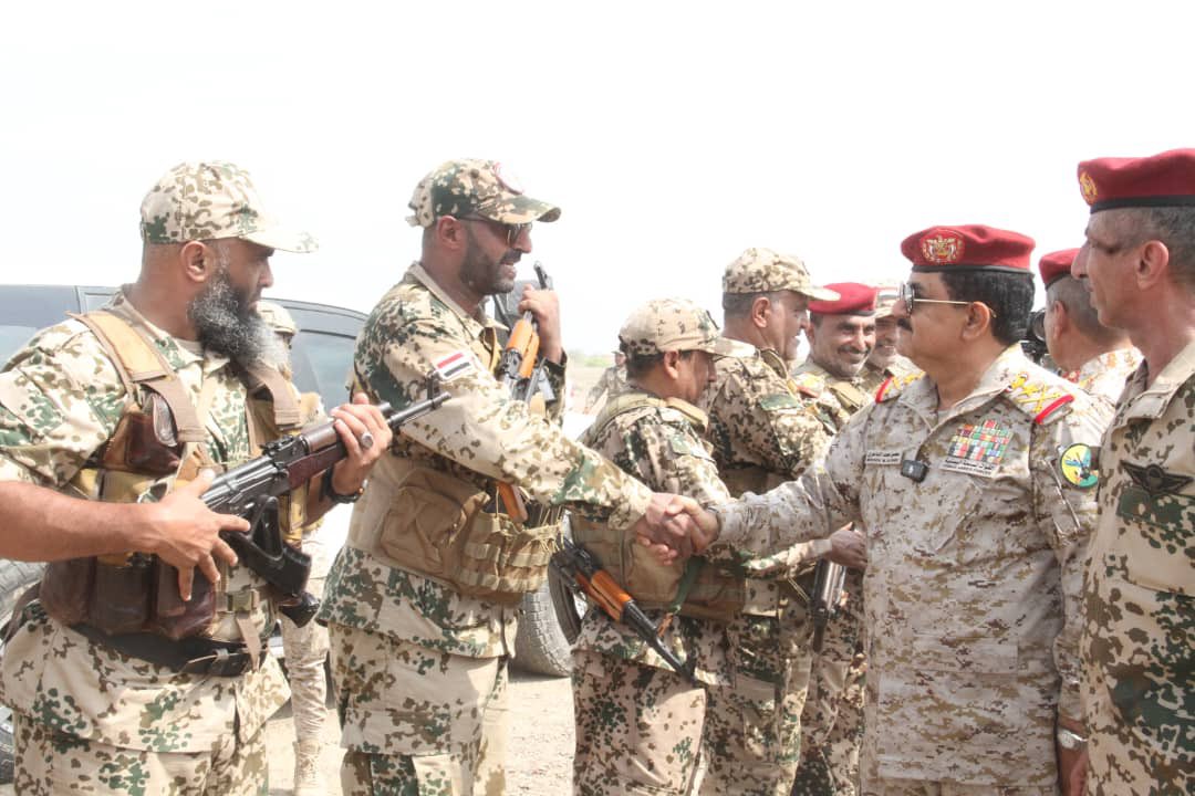 تشرفنا اليوم بالزيارة الميدانية لنا قادة وضباط وصف وجنود #المقاومة_الوطنية من قبل الفريق الركن #محسن_الداعري #وزير_الدفاع  والوفد المرافق له 
#تحيا_الجمهورية_اليمنية
✌🏻🇾🇪✌🏻