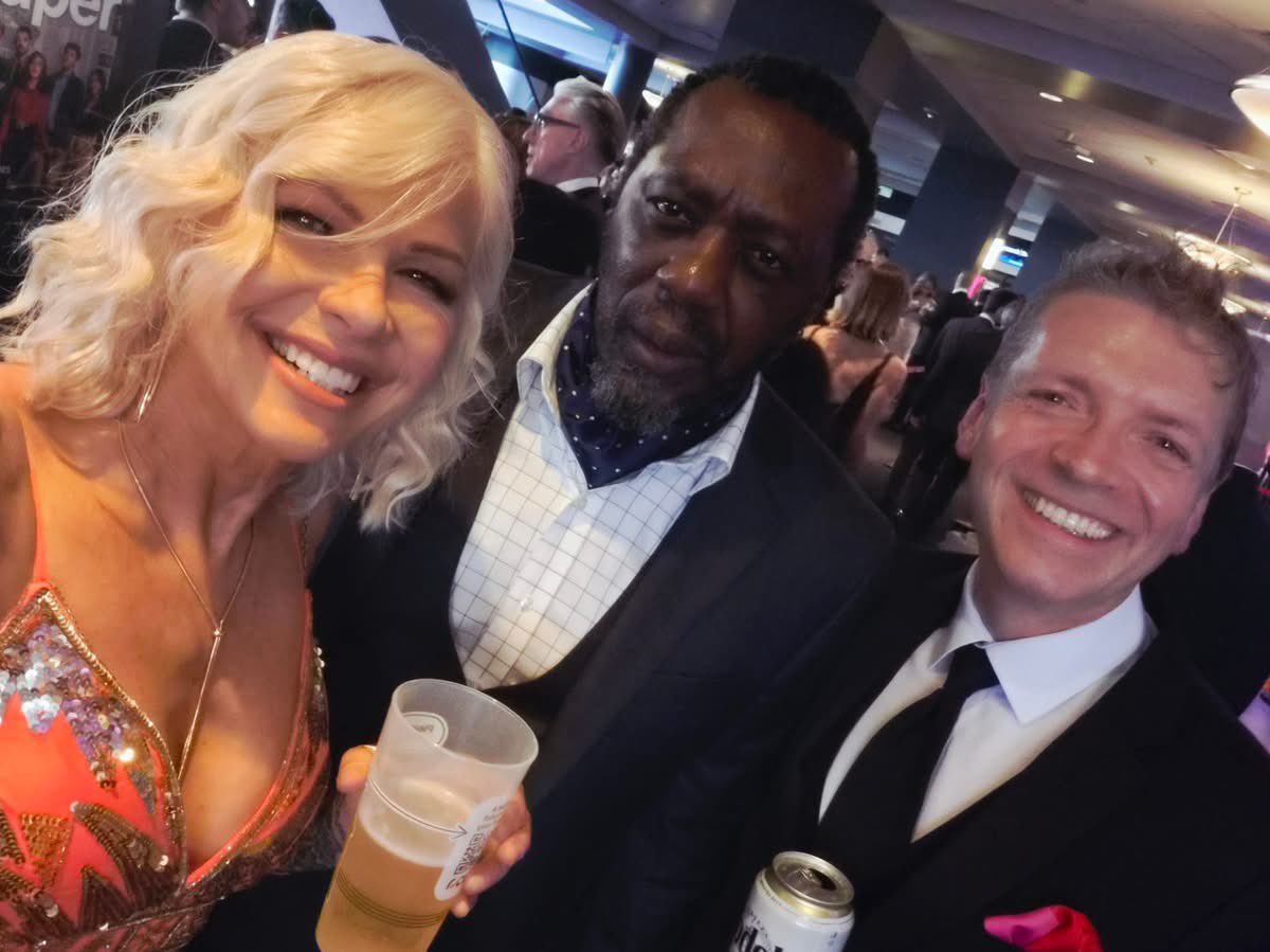 garycwarren's tweet image. We hadn’t had a chance to talk to my wife’s friend Edwin Lee Gibson (from The Bear) for awhile, so that was a fun catch up.