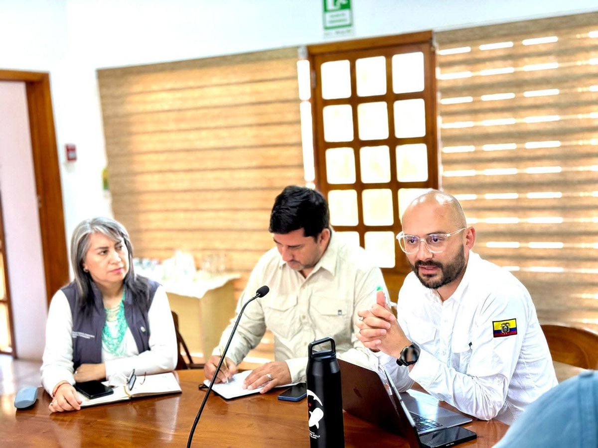 #Boletín| En Santa Cruz, el FIAS y el FEIG lideraron una agenda estratégica con talleres de socialización y reuniones de planificación para fortalecer la protección de la biodiversidad de Galápagos.

🔗💻 Conoce más sobre esta noticia ingresando aquí: fias.org.ec/noticias/