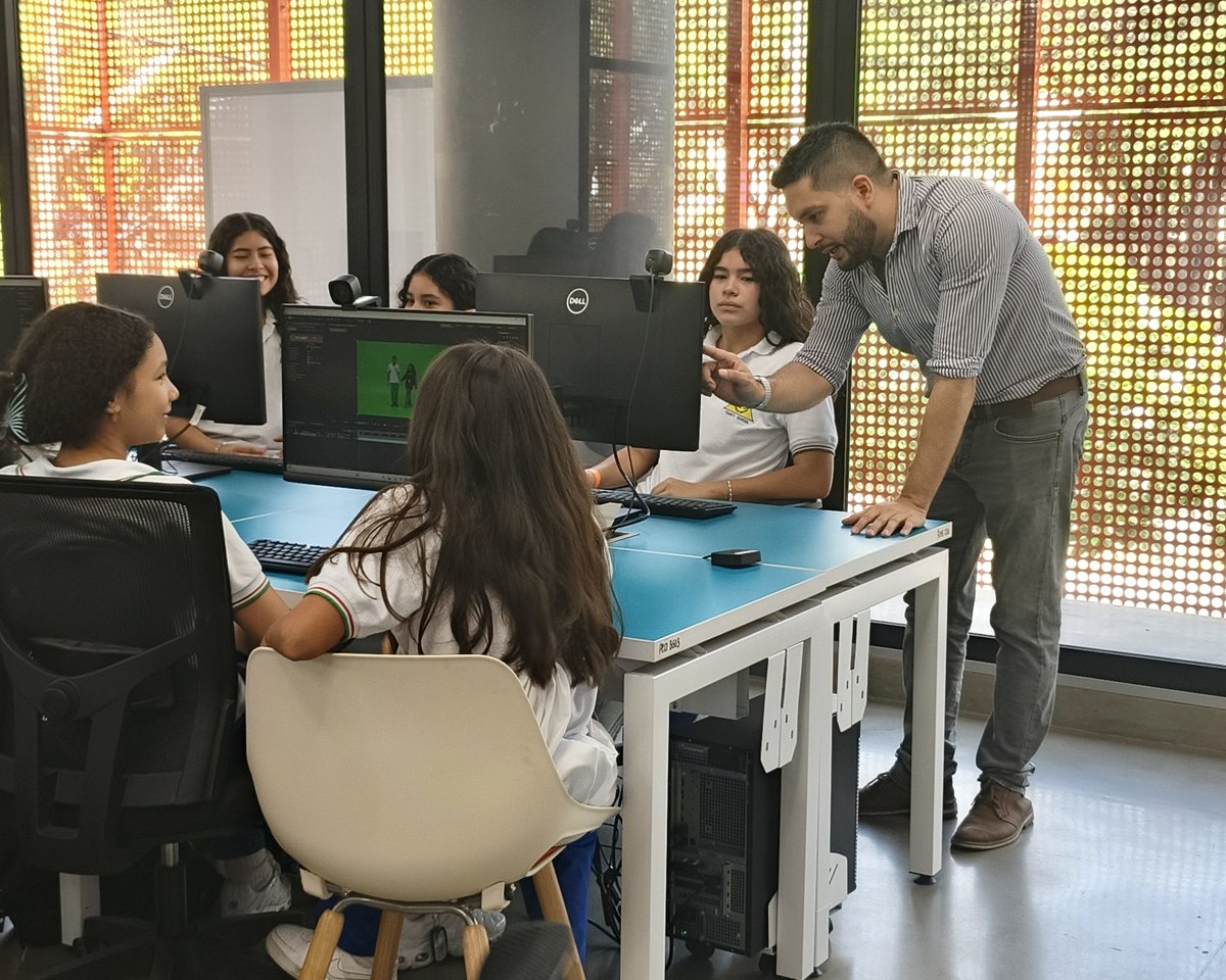 yawacali's tweet image. #HoyEnYawa 150 niños y jóvenes de las comunas 13 y 19 de Cali se unieron a nuestra familia Yawanautas, que se enfoca en reducir las brechas tecnológicas en la ciudad.💪 Vamos por un camino prometedor ¡formar 1050 que se apropien del presente y lideren el futuro de nuestra ciudad!