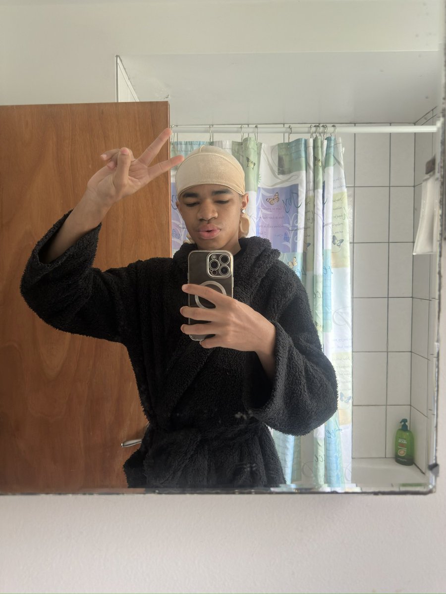 i’m live bro twitch.tv/angelgrails