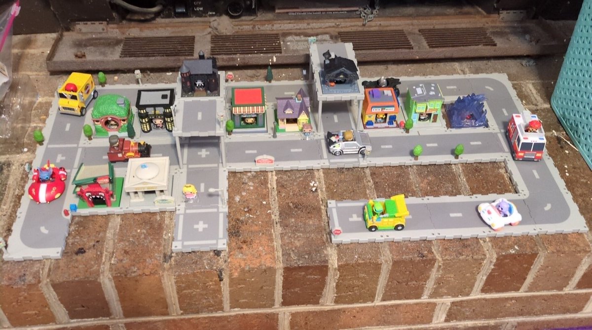 stuffkeithlikes's tweet photo. @funko just curious, has anyone thought of a "Garden Pack" for bitty pops?  There are not enough buildings  , and need to fill gaps https://t.co/9xBmPIbjwW