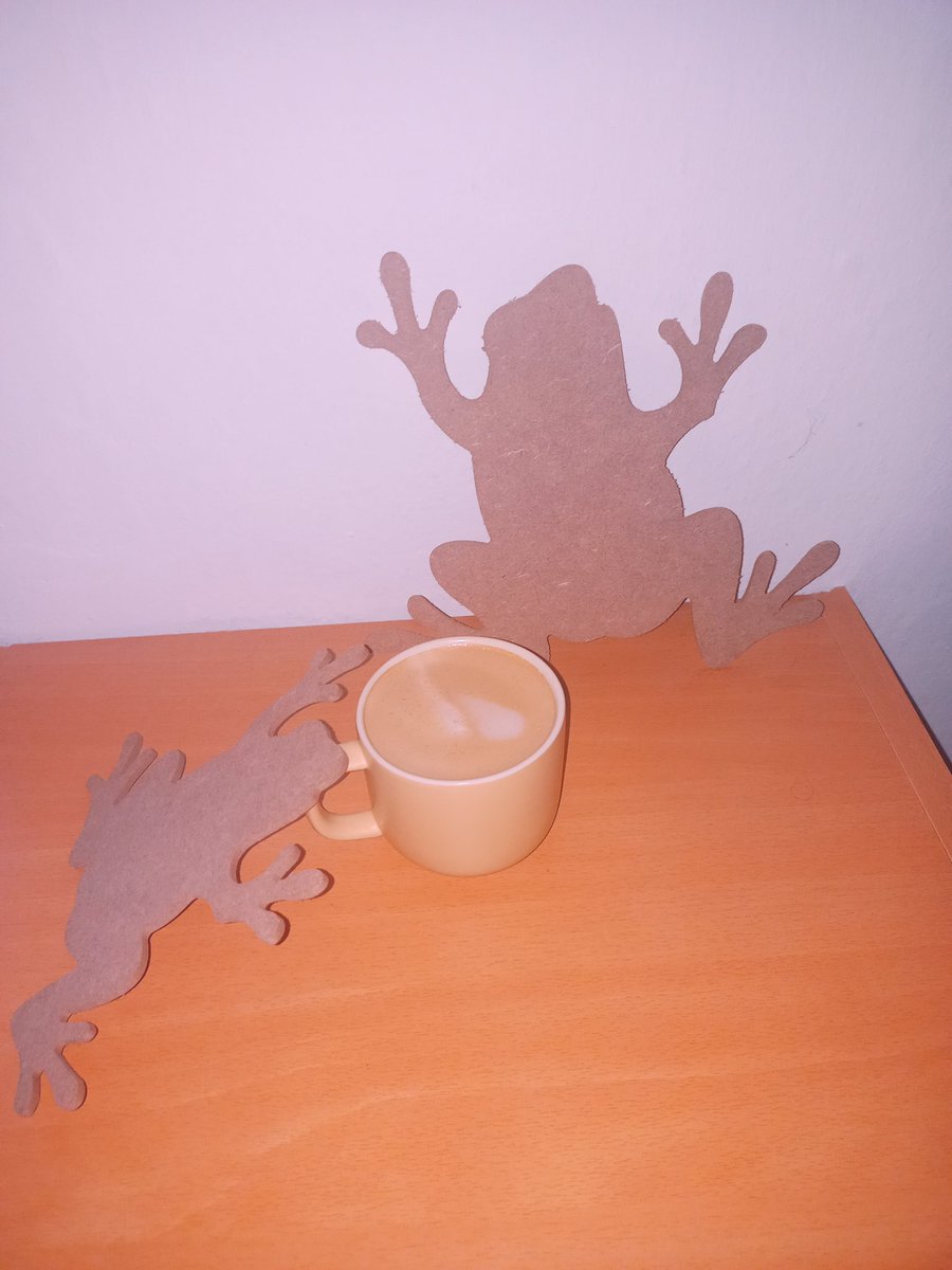 592: dve ki ne vesta, da bi morali bit zeleni, sta se prilagodili kofetu🐸