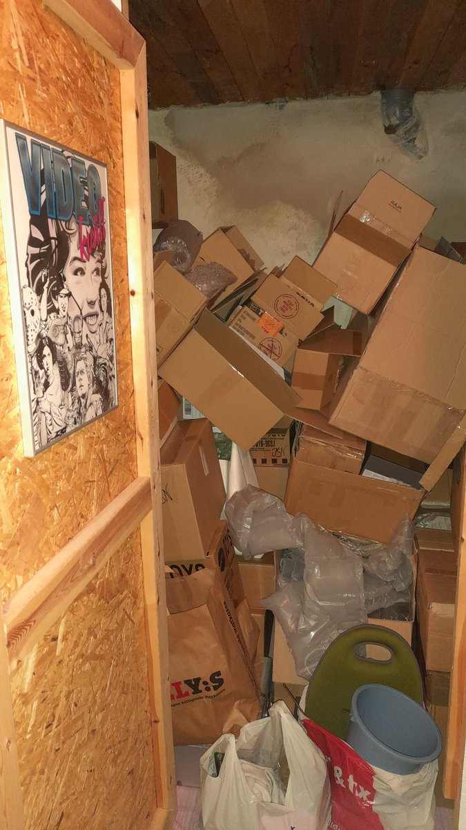 SwedishGamester's tweet image. I sat and watched #TV when my #landlord suddenly came knocking on my door! He said there's a small #WaterLeak down in the #basement! A #BrokenPipe needs to be fixed so a #plumber will come here tomorrow, but a part of the pipe is in my #storage so I have to clear it out! 😓