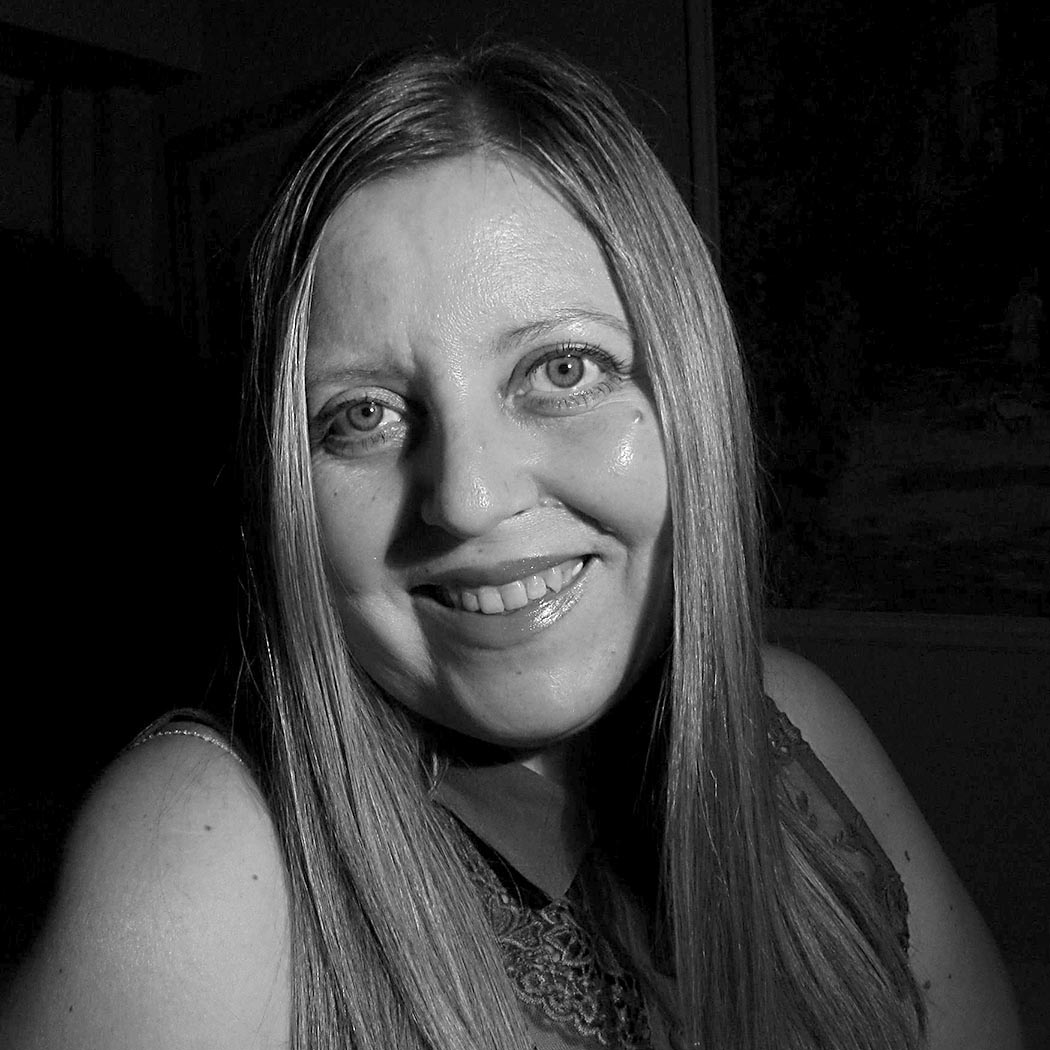 #PrensaNE: Ataúdes vacíos, una nueva voz femenina en el terror argentino. La leíste? Te la recomendamos! Si te interesa entrevistarla, reseñarla o comprar su libro, escribinos.