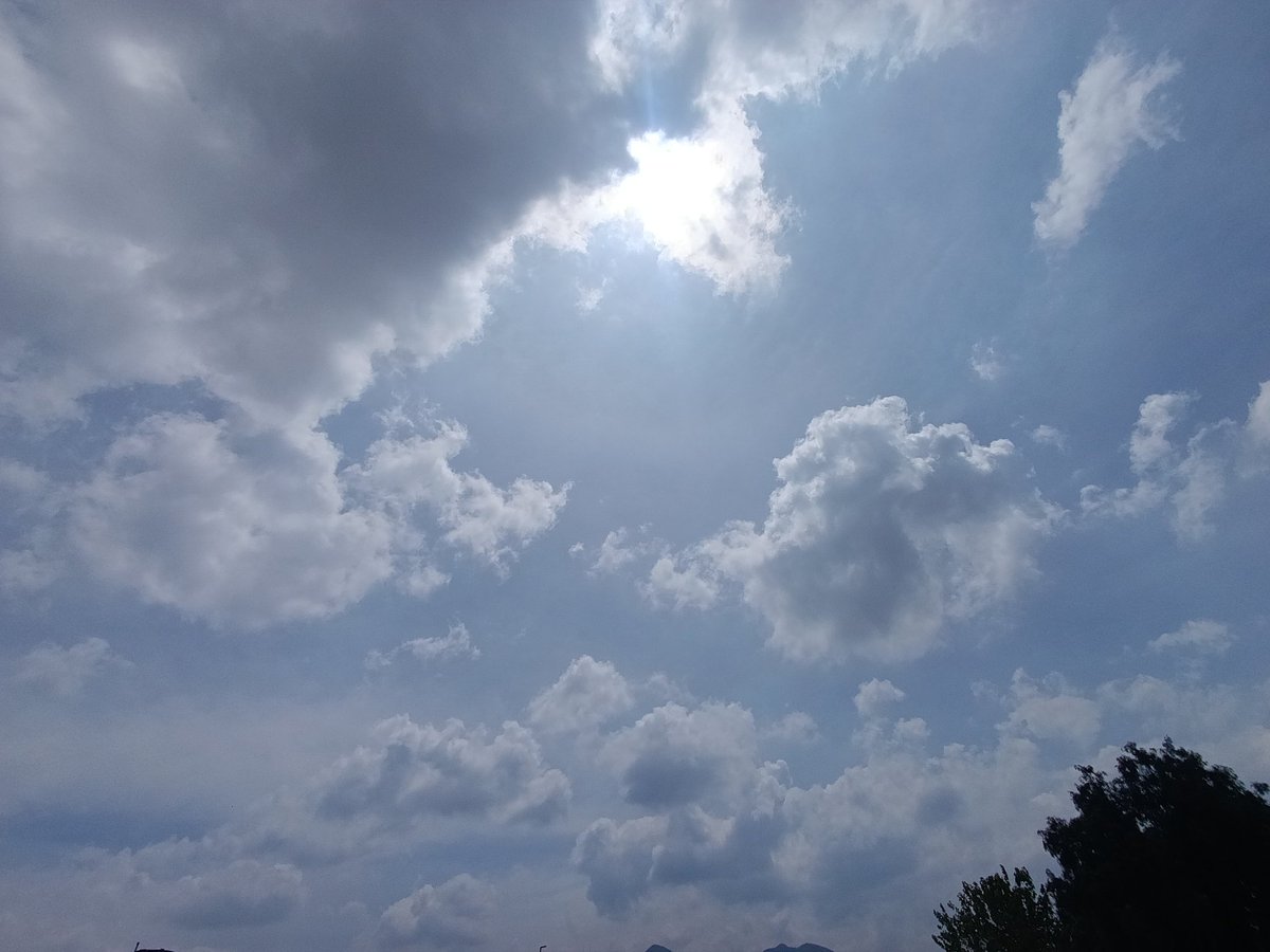 germilio_O's tweet photo. 12:00 horas. El cueyamil, Tultitlán.
Se pueden observar altocumulus (Ac) Humilis. https://t.co/Kcox6Oo9lk