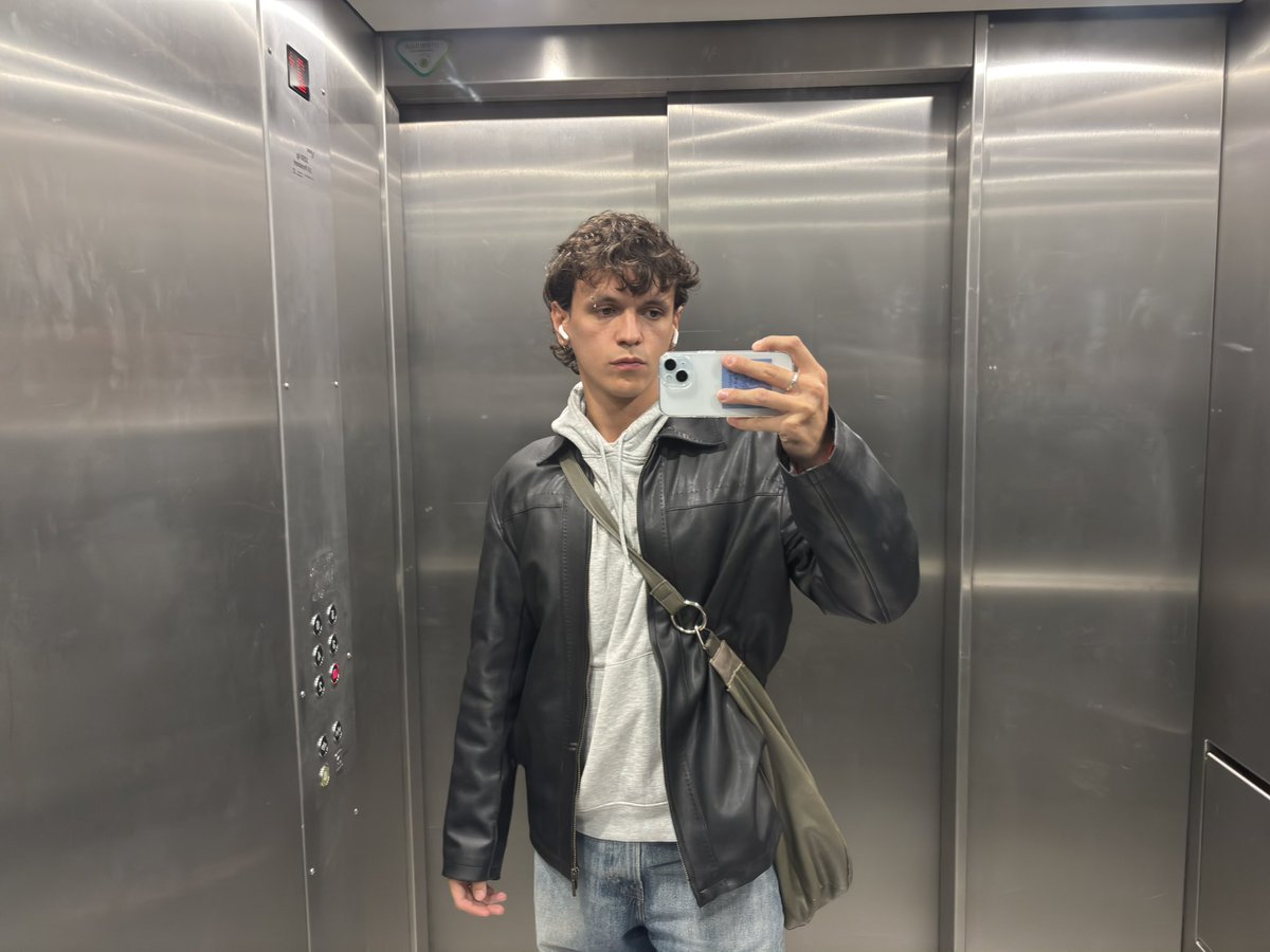 ntoniodedios's tweet photo. hola 👋🏼 ya es otoño https://t.co/j4TKsa3cBf