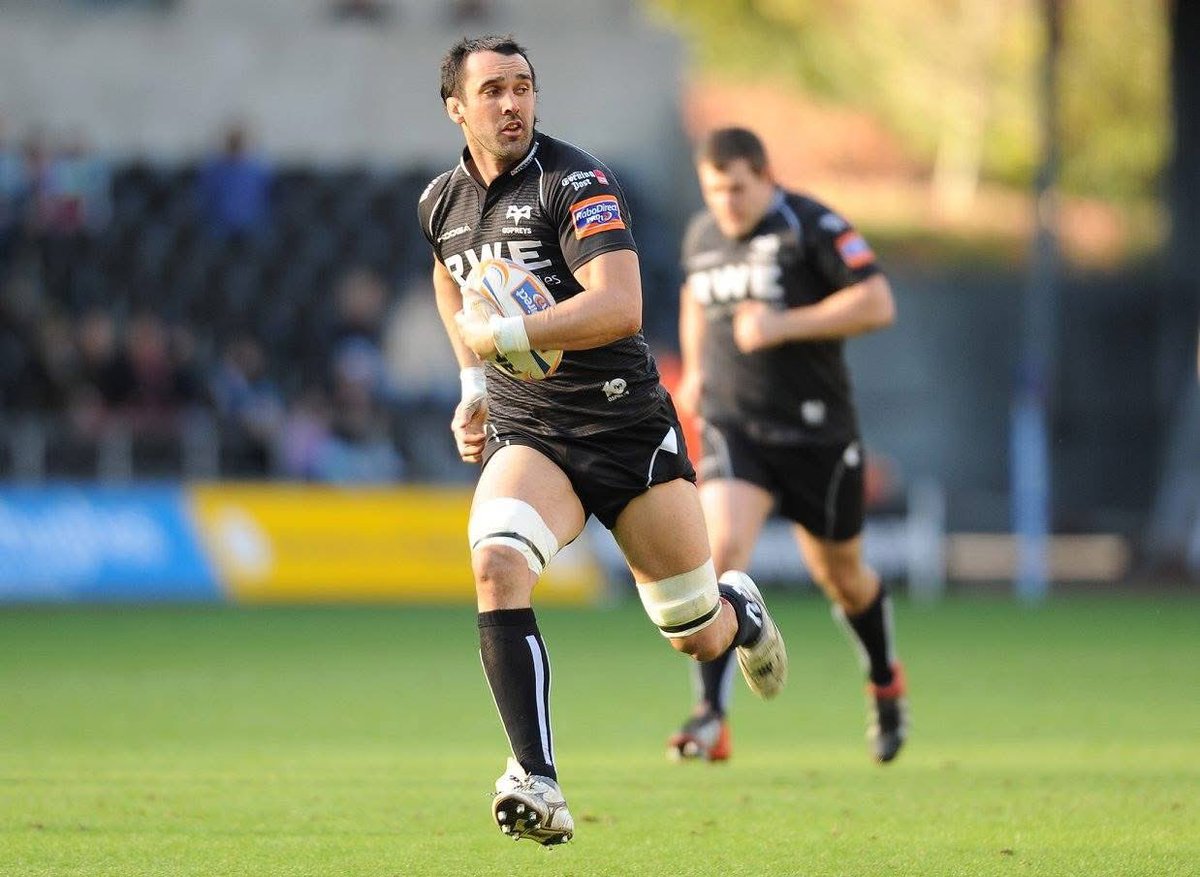 #OTD 10 tears ago, Johnathan Thomas announced his retirement from professional rugby. 

One of the most underrated players in Wales.