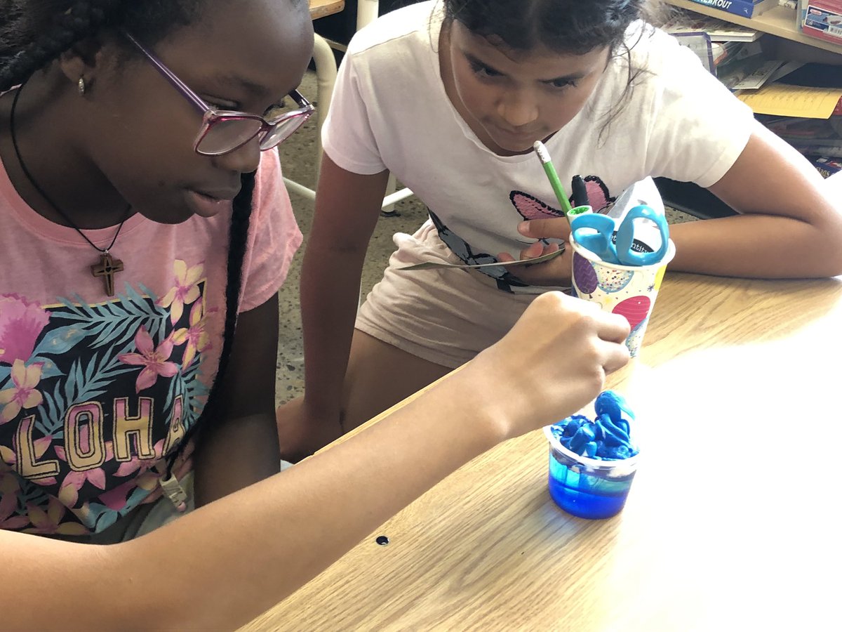 Miss Davis’s Grade 5 Class tweet media