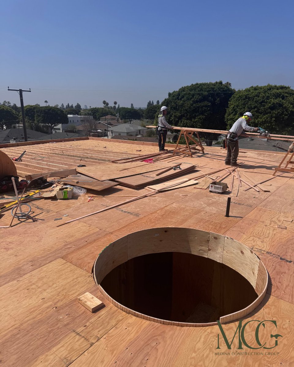 medinacgroup's tweet photo. A strong roof sets the tone for everything below. Culver City build in progress with MCG! 🏠 

#MCGProjects #CulverCity https://t.co/9PkBuS0du7
