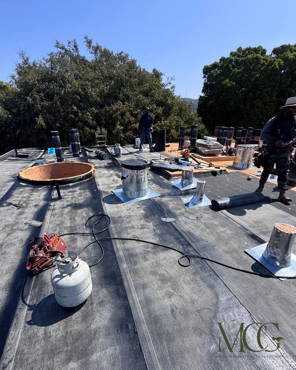 medinacgroup's tweet photo. A strong roof sets the tone for everything below. Culver City build in progress with MCG! 🏠 

#MCGProjects #CulverCity https://t.co/9PkBuS0du7