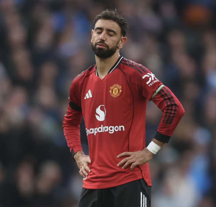 🚨🗣️ | Paul Scholes on the Manchester United squad:

“Forget the system. The players are just NOT at the level that Manchester United need. They're not aggressive enough, they're not quick enough, they've not got the legs in midfield.

"They're playing two in midfield, Bruno