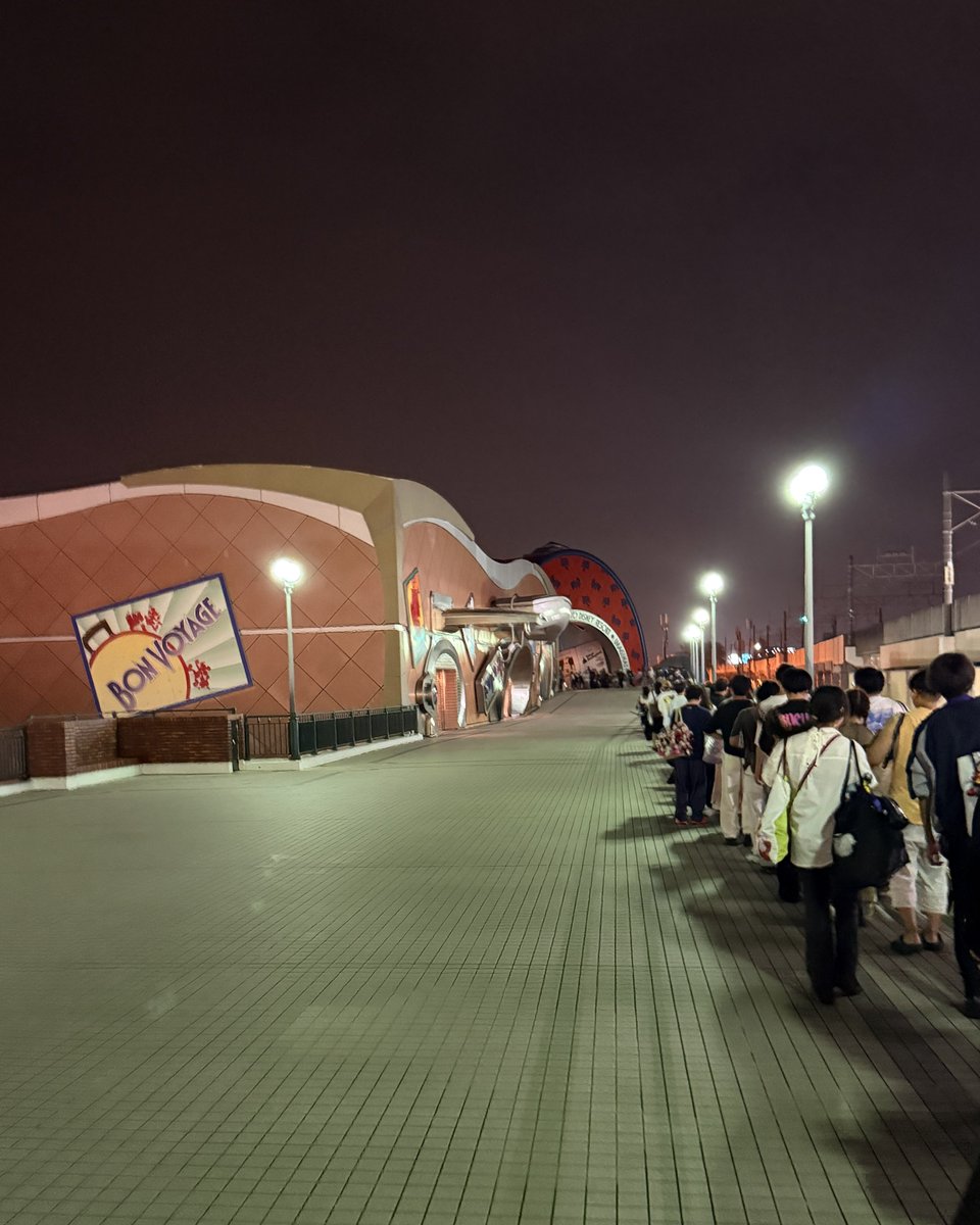 disney_uk89's tweet photo. ディズニーハロウィンスニーク‼︎

24:20

開園待ち昨年より長列‼︎

#TDR #TDR_now #TDR_info https://t.co/JAqmkuPoZE