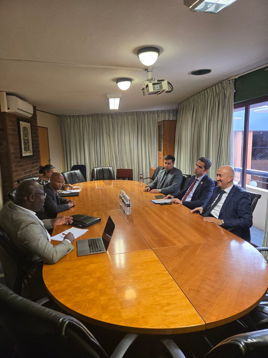 Dr. Mehmet Cangir, Board Member of the Maarif Foundation, and Mr. M. Savaş Kopuz, met with the Turkish Embassy, Consulate and institutions in South Africa. They also held talks with the UP on the activities of the Turkish Studies Centre and potential academic collaborations.