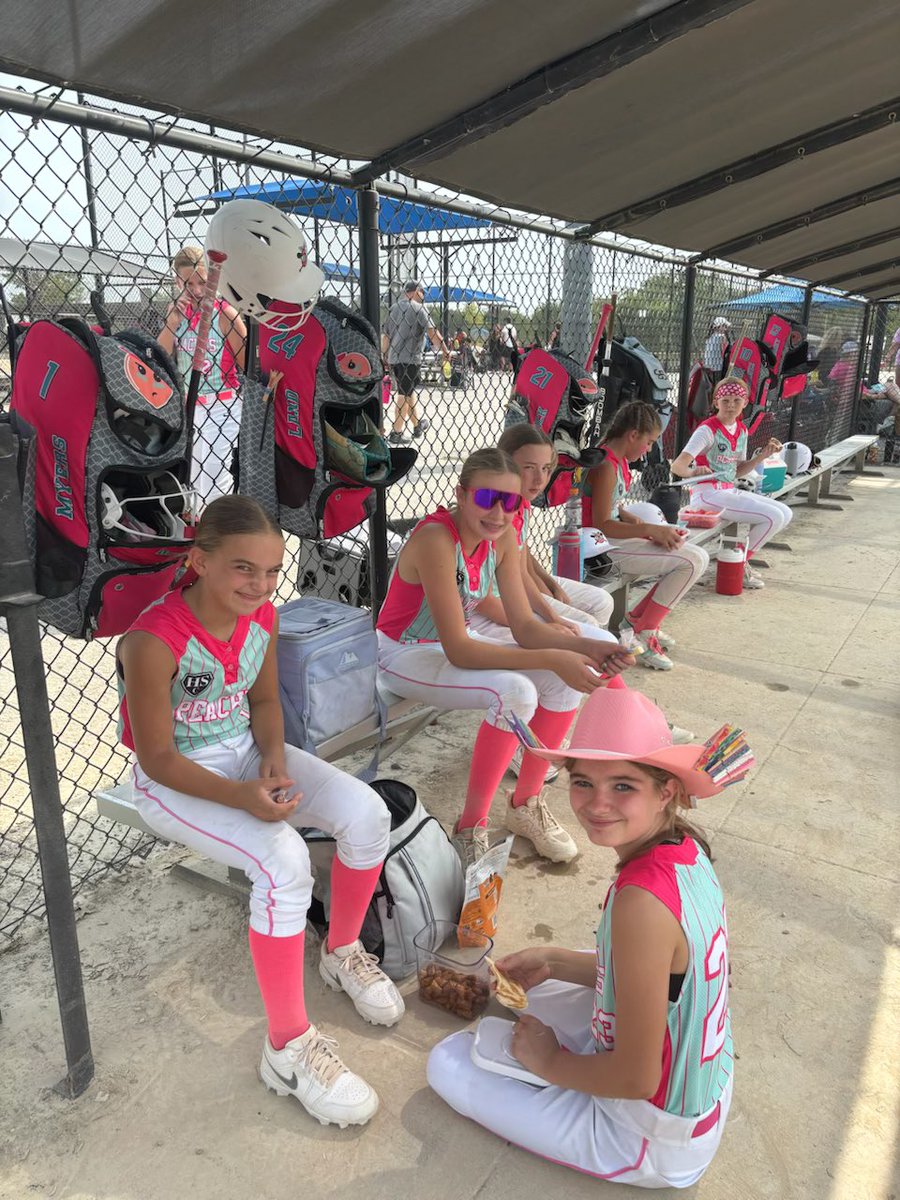 PeachesSoftball's tweet photo. 🥎 Congrats 11U Peaches!
In our first fall softball tournament, the team went 3–0 to grab the #1 seed in the VIP Sunset Series 🌅
Finished 3rd overall and impressed so much they’ve been asked to move up for tougher competition. 💪
Way to go, girls—what a debut! 💖 @USASoftball https://t.co/vuWtWmbeGr