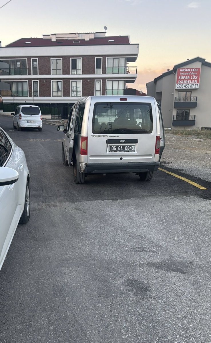 haydarozkan06's tweet photo. Ankara @cankayabelediye Toplama VAHŞETİ!

Çankaya Birlik Mahallesi Doğukent bulvarı 499. Sokakta @cankayabelediye çalışanlarının her iki kovanın içine sıkıştırılan 8 YAVRU KÖPEĞE “DÜŞÜK DOZ ATTIK” diyerek vicdansızca narkotik uyuşturucu iğne atarak topladıkları iddia ediliyor.

Başkan @hcanguner yavrular yaşıyor mu? Yoksa öldü mü?
Bu iddia edilen insanlık adına UTANÇ verici toplama ZULMÜNÜ durdurunuz.

@AnkaraValiligi hayvanlara yaşatılan ZULMÜN, VAHŞETİN, KATLİAMIN durması için, kanuna, vicdana ve insanlığa aykırı olan bu vahşeti işleyenlere ve emri veren bütün sorumlulara gereğini yapmanızı talep ediyoruz.

@herkesicinCHP @eczozgurozel @gokanzeybekCHP @gunaydingokhan @alimahir 
Belediyelerinizin toplama vahşetini, katliamını durdurmanızı talep ediyoruz.

@tcbestepe @RTErdogan @TC_icisleri @AliYerlikaya @TCTarim @ibrahimyumakli @milliparklar @TRombudsman @mustafasenbd @yzyilmaz55 @EmineErdogan @ankaradkmp @tc_cimer @iletisim 
#YaşatacakYasaİstiyoruz