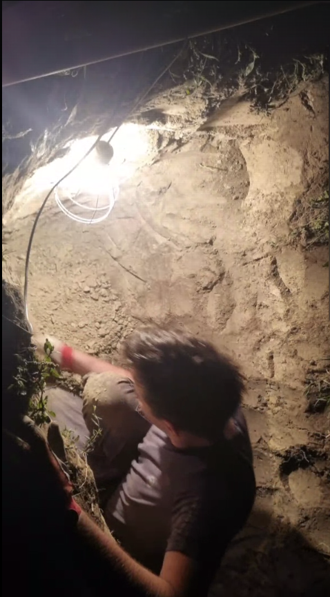 There's a dude on pumpfun just straight digging a hole