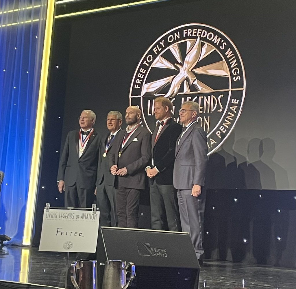 Righteousness71's tweet image. Happy Birthday 🥳🎂
#PrinceHarry
#LivingLegend✈️✨✈️✨