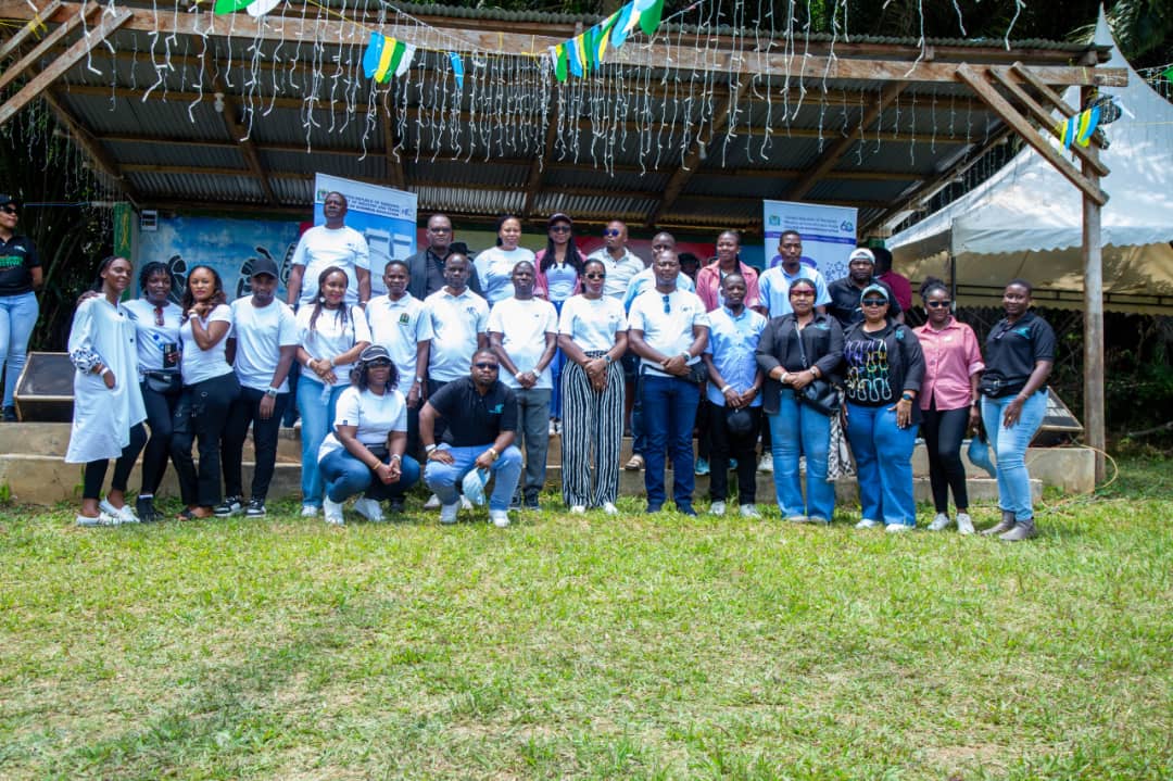 ThandiLwoga's tweet photo. Tarehe 8 Septemba 2025, niliunganika na wafanyakazi wenzangu kutoka katika kampasi za Dar es Salaam,Dodoma , Mbeya na Mwanza kutembelea vivutio vya Magoroto vilivyopo Muheza Mkoani Tanga ikiwa ni mojawapo ya matukio mbalimbali ambayo taasisi wameyafanya kusherekea miaka 60 tangu kuanzishwa kwa Chuo cha Elimu ya Biashara.

Kwa kweli nilifarijika sana kukutana na wafanyakazi wenzangu,na kupata wasaha wa kushiriki pamoja michezo mbalimbali na jioni kula pamoja katika hafla iliyofanyika katika Hotel ya Nyumbani Tanga mjini.
